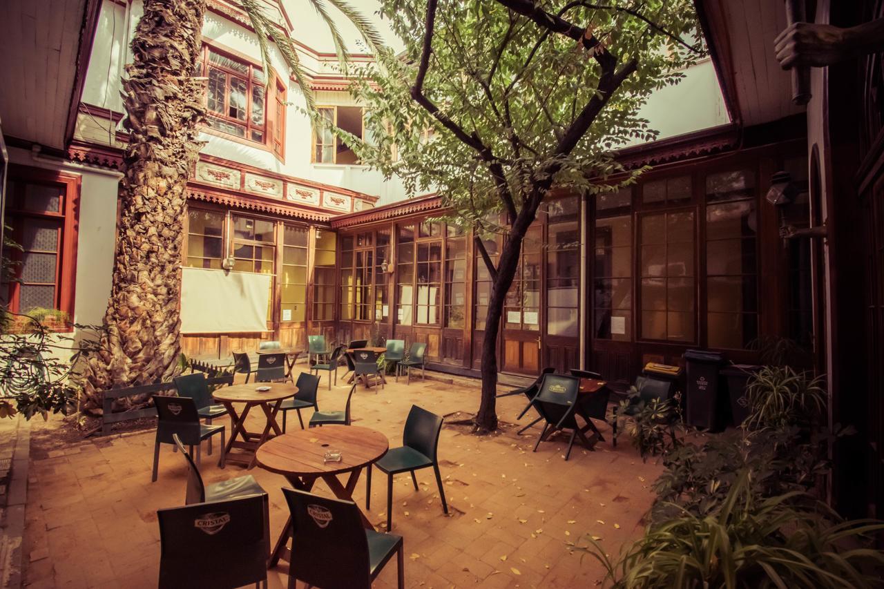 La Casa Roja Hostel Santiago Exterior photo